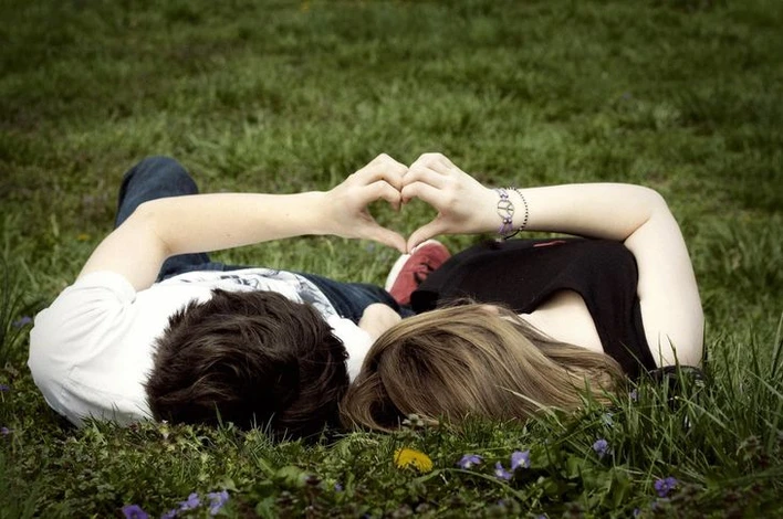 Ayol ozini shisha bilan sikadi